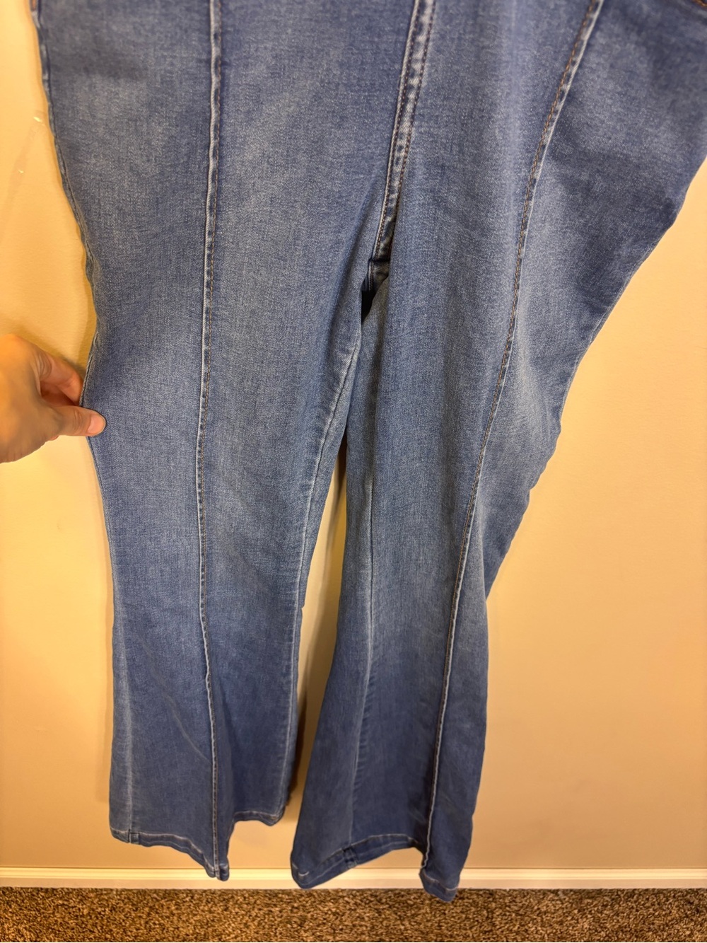 Free People We The Free Blue Denim Halter Flare Jumpsuit 6 Curvy - Picture 5 of 9